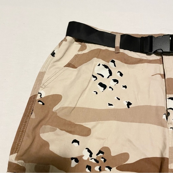 Forever 21 Womens Camo Pants Size 1X - Picture 3 of 16